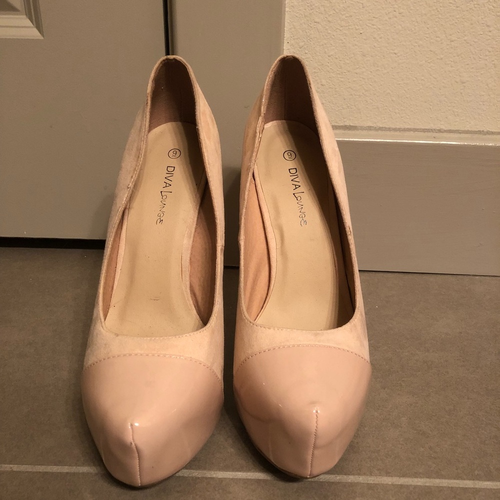 Cream colored pumps - Picture 5 of 8